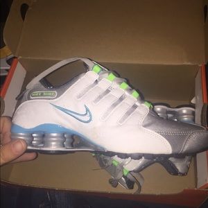 Size 6.5 Nike shox